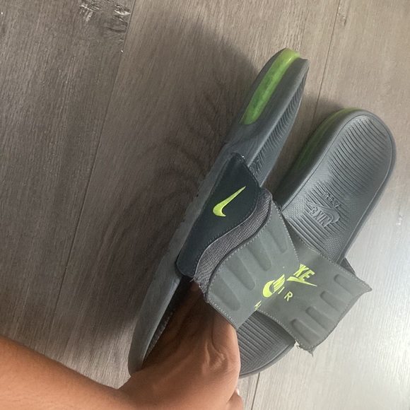 Men's Nike Slides - Picture 3 of 4